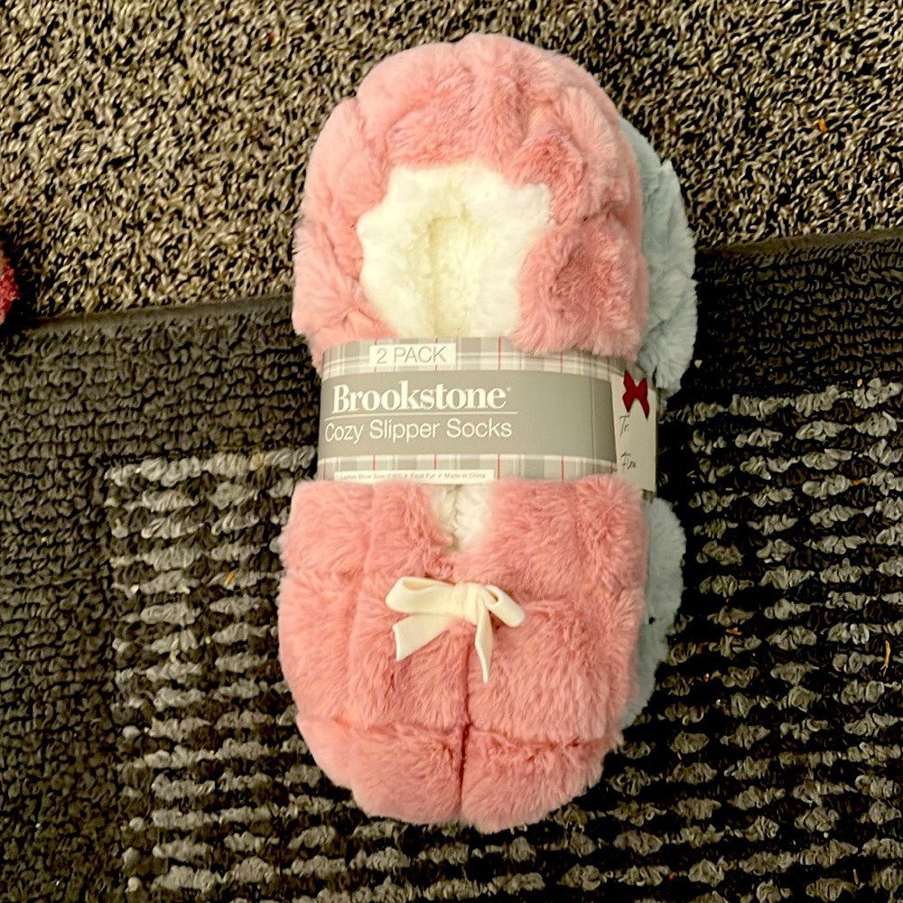 Brookstone 2 pack of slippers.